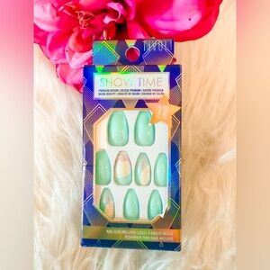 10/$25‎ • Tivoli Show Time False Nails